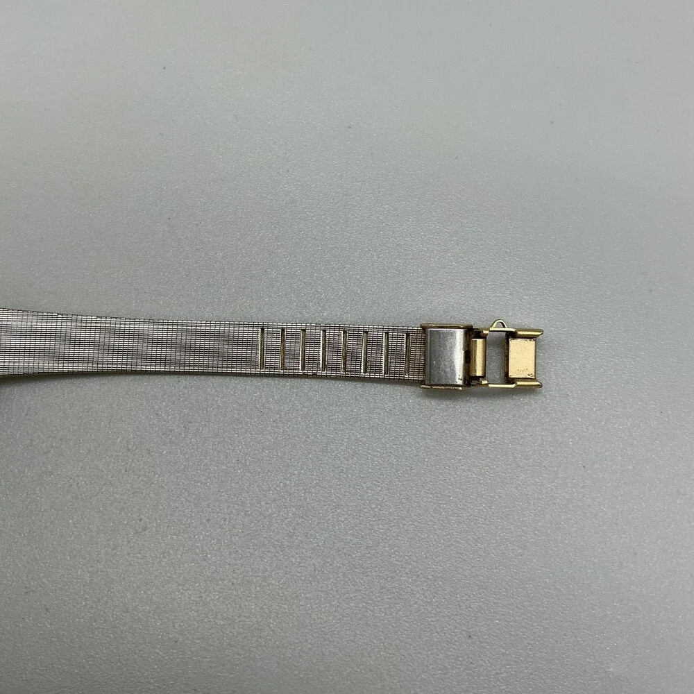 Vintage Seiko Womens Watch 20mm Gold Tone Champagne Dial 8Y21-0010 New Battery